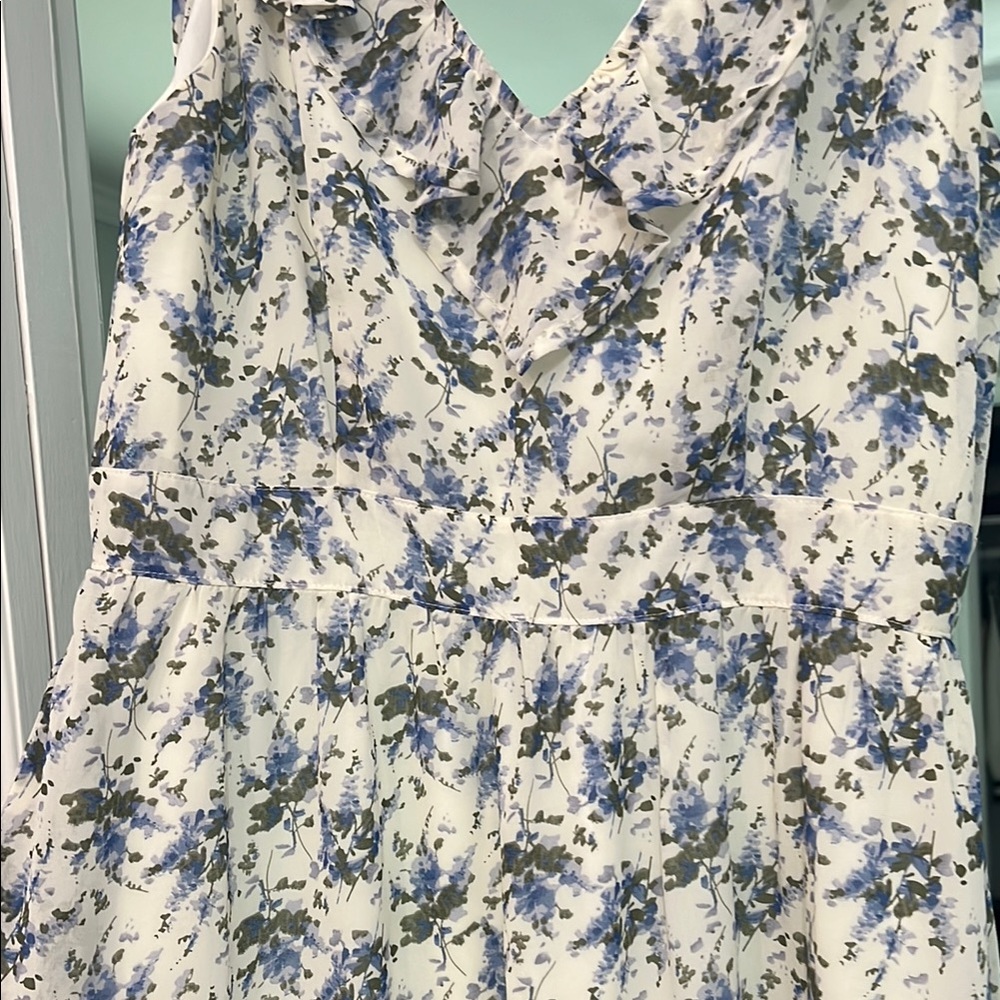 Floral Blue and White Midi Dress - Picture 4 of 9